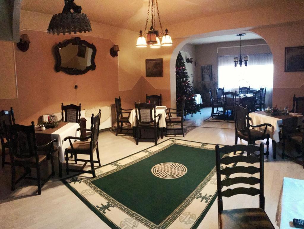 Vila Monica Bed & Breakfast Targu-Mures Bagian luar foto